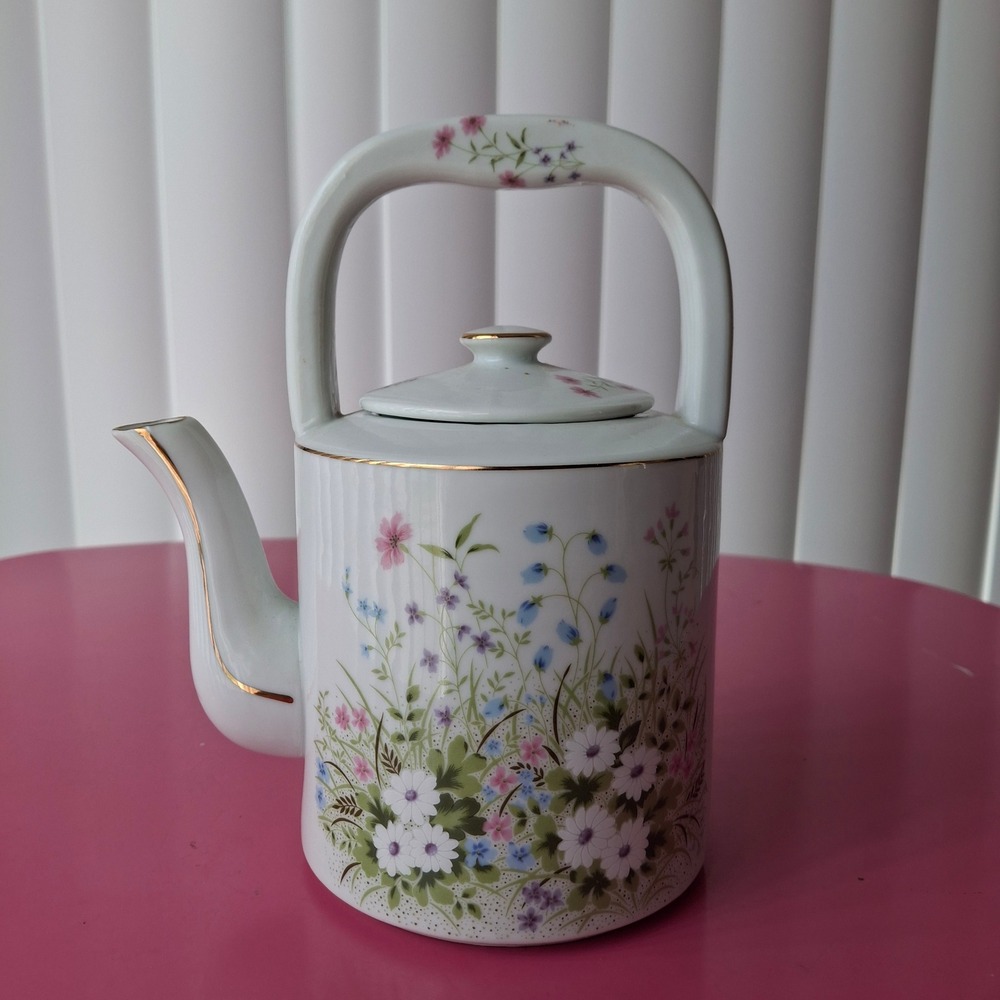 Vintage Japan Porcelain Wildflower Teapot Gold Trim Floral Cottagecore White‎